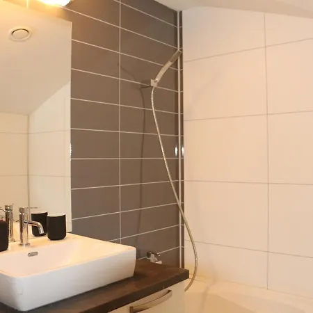 Maison Moderne Dans Un Coin De Verdure Holiday home *