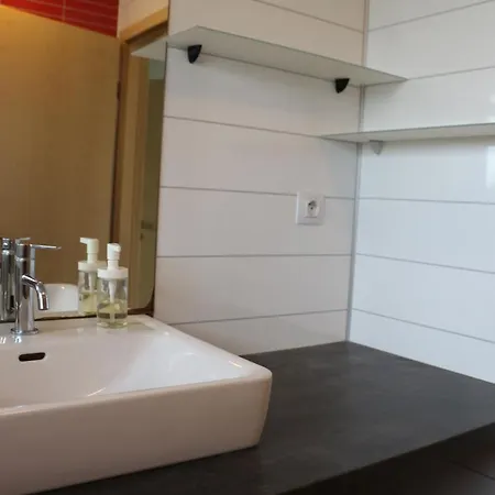 Maison Moderne Dans Un Coin De Verdure * Beuxes