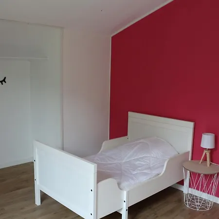 Maison Moderne Dans Un Coin De Verdure * Beuxes